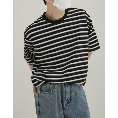 Round neck striped short sleeved T-shirt for men