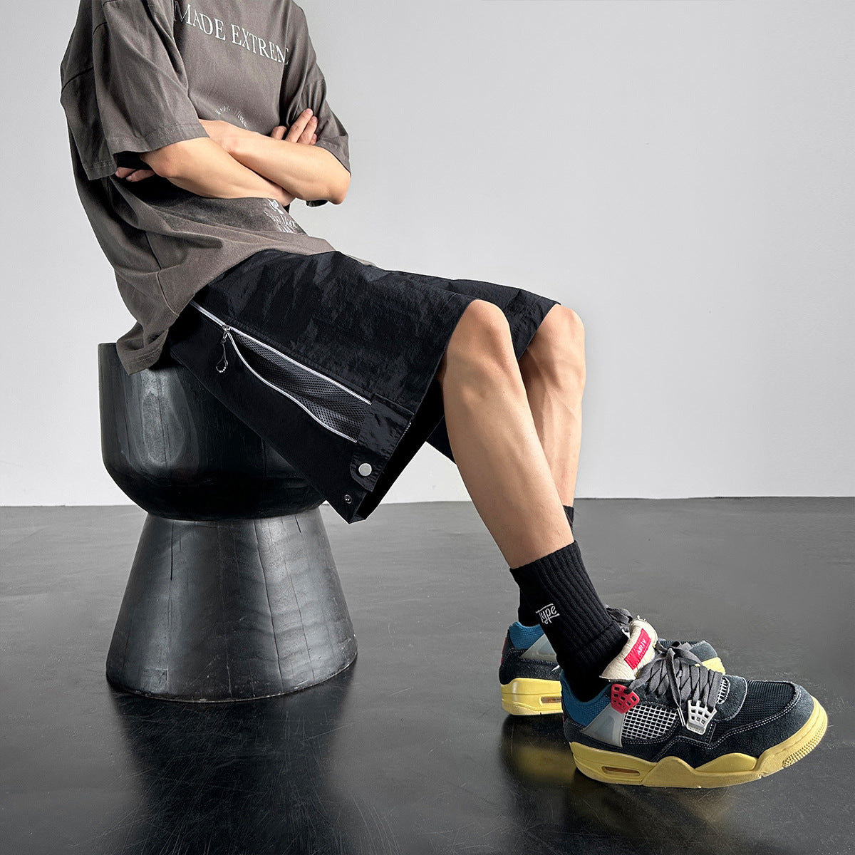 Mesh breathable quick drying shorts for men in summer