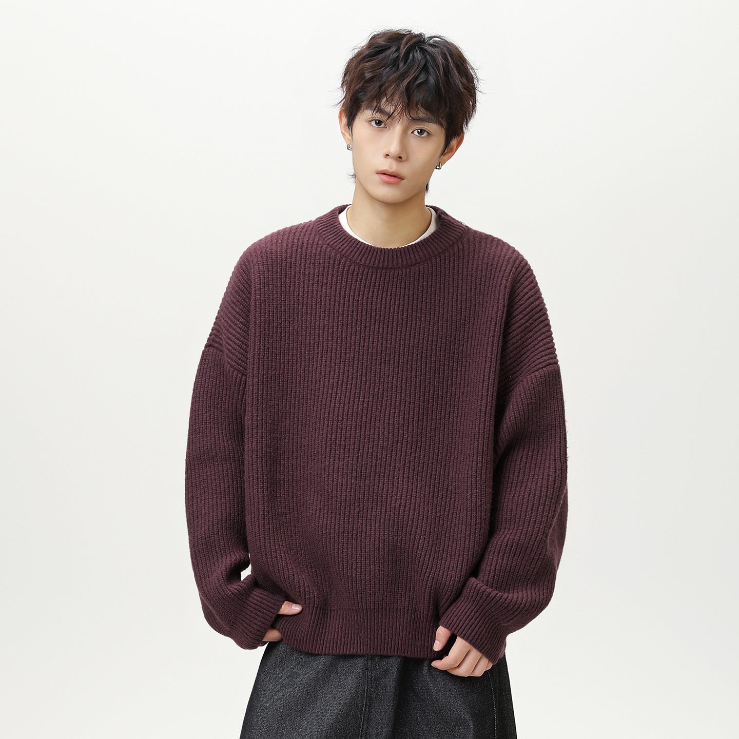 Solid color round neck sweater for men